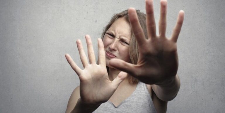 Qué es la Cherofobia y cómo superar el miedo a la felicidad