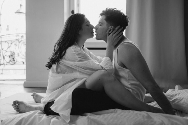 Besos de labios a labios: La Extraña Psicología Detrás del Beso