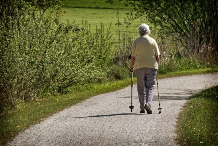 Caminar puede revertir el envejecimiento de la materia blanca.
