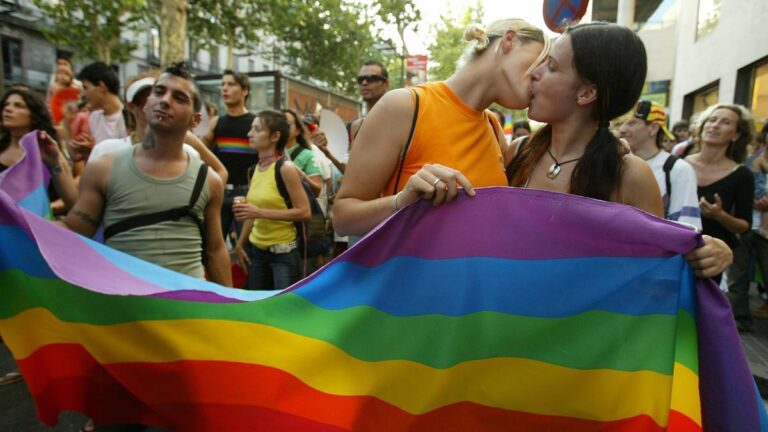 Chicas bisexuales y lesbianas: qué hay sobre su diversidad