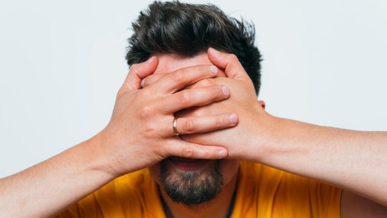Cómo afectan las defensas hipermasculinas a la masculinidad