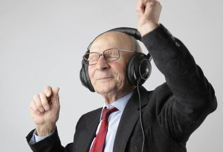 Cómo puede ayudar la música a pacientes con demencia