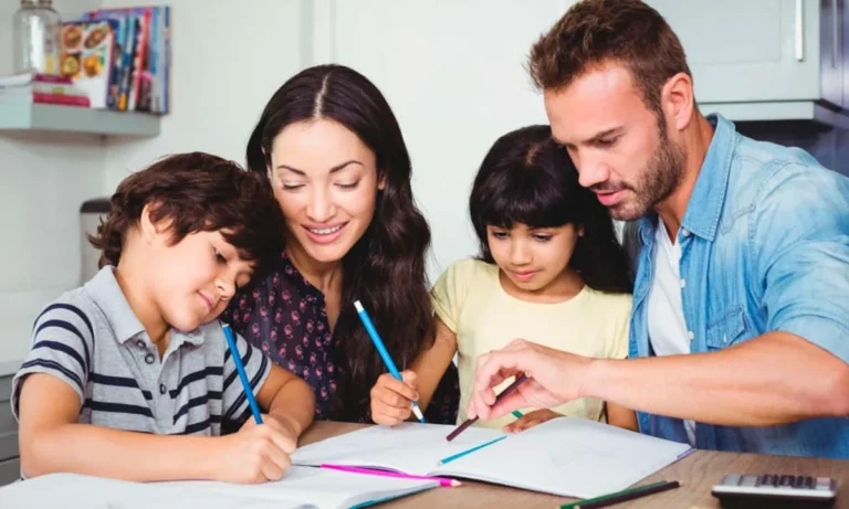 Cómo puedo ayudar a mi hijo en su año de preparatoria