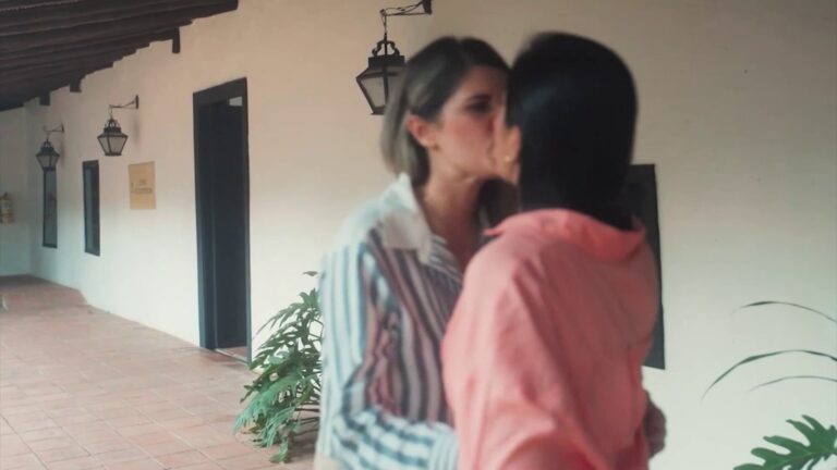 Conocemos el amor y los desafíos de ser madre adoptiva.