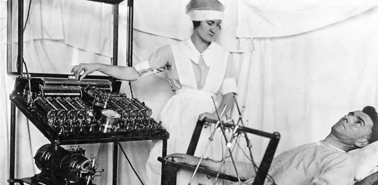 ¿Cuál es la historia breve de la terapia electroconvulsiva?