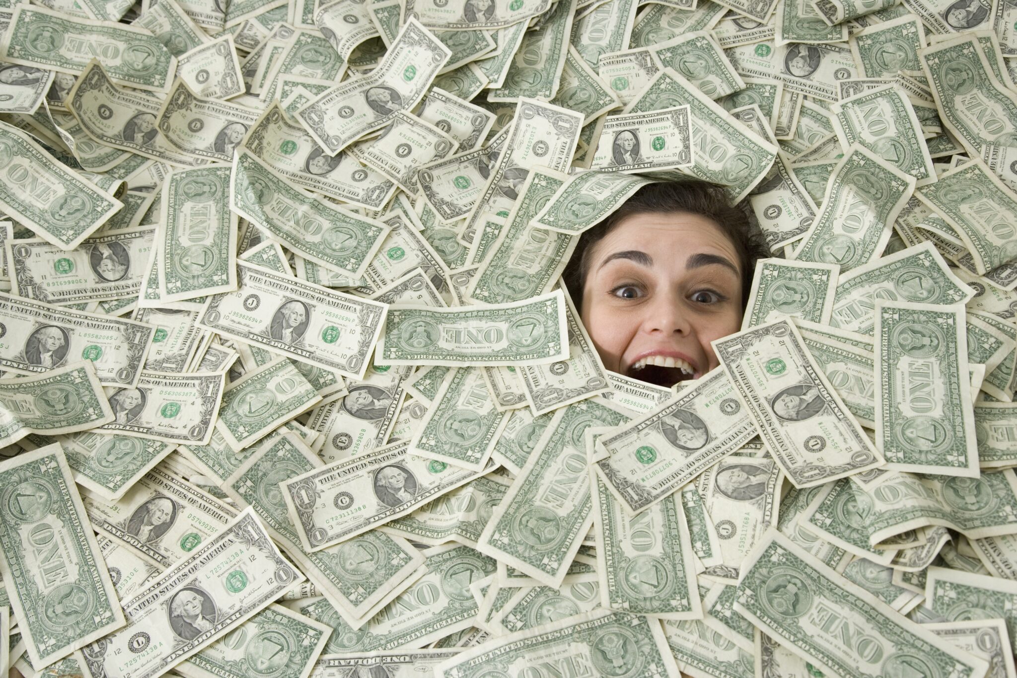 El dinero realmente incrementa la felicidad y autoestima ...