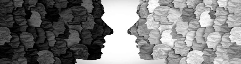 Es la teoría de la identidad social clave en la polarización.