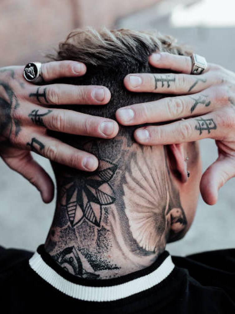 Los chicos con tatuajes atraen más a las mujeres que otros