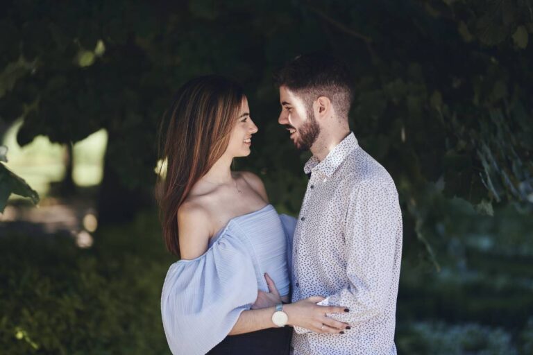 Mirarse a los ojos enamora: descubre el poder de la mirada