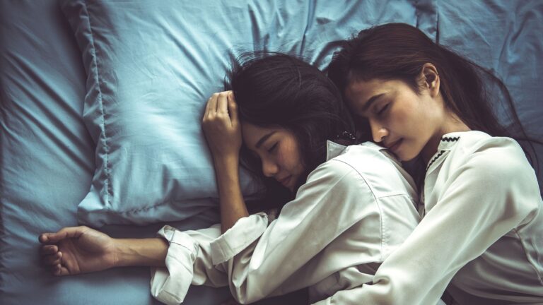 Mujeres lesbianas: qué las atrae y cómo ven el porno lésbico