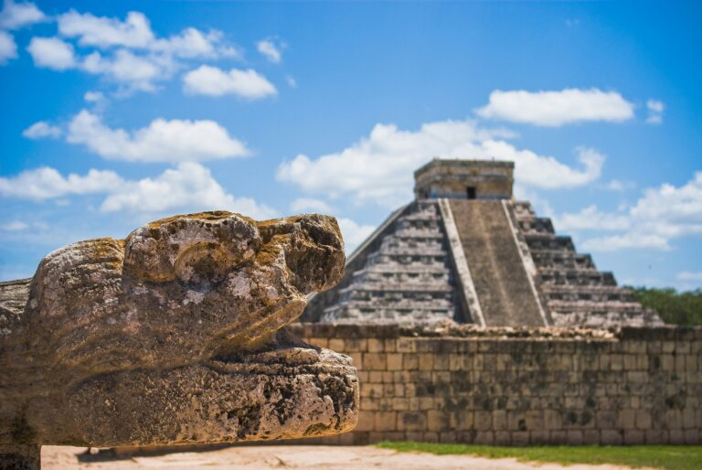 Pirámide Maya y Egipto: Una Conexión Oculta Revelada