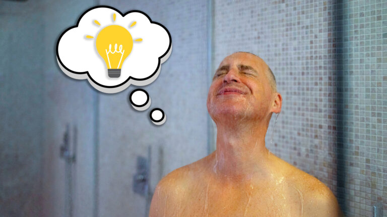 Por qué caminar en la ducha despierta la creatividad