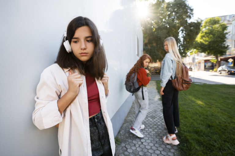 Por qué duele tanto el rechazo en un hombre y qué lo causa