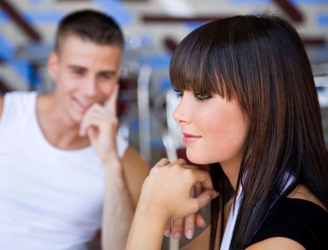 Por qué las mujeres atractivas no encuentran hombres buenos