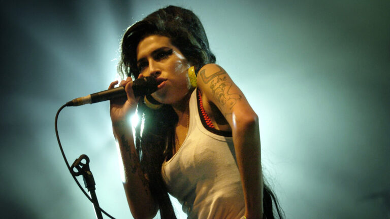 Qué nos enseñó a Amy Winehouse sobre negación y alcoholismo