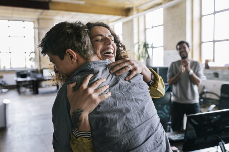 Sé Amable: 5 Beneficios para Tu Bienestar y Felicidad