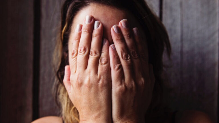 Significado de culpa: Entendiendo la emoción y sus implicaciones