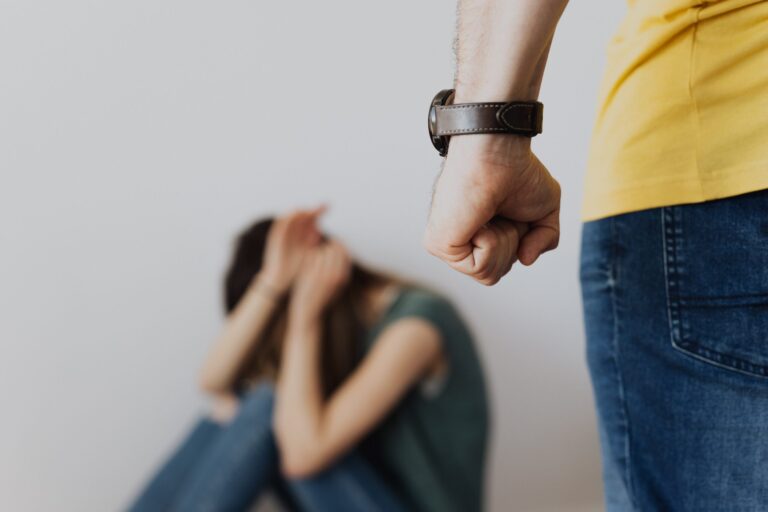 Significado de la bofetada: definición de abuso físico en las relaciones