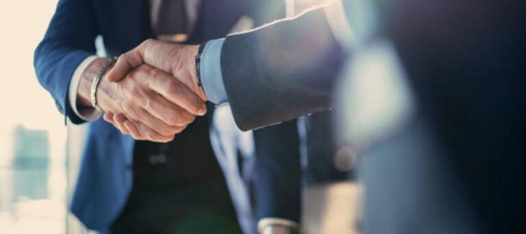 Tipo de saludos: Qué revela tu forma de saludar sobre ti