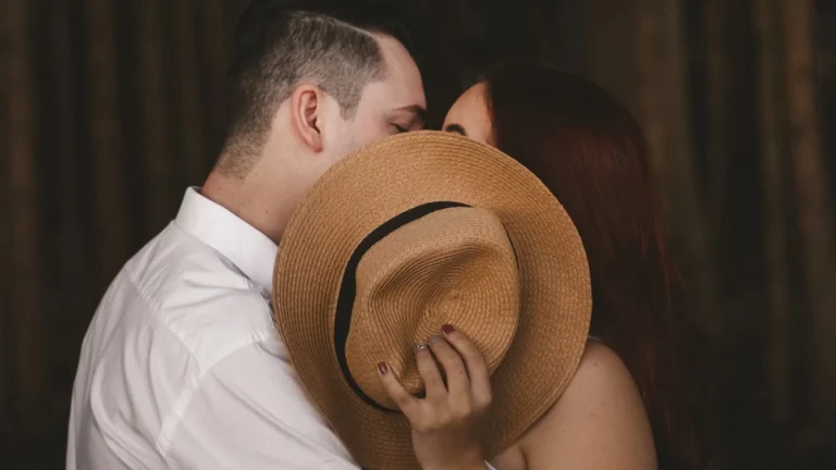 To Kiss: Entendiendo la Intensa Necesidad de Besar a Alguien