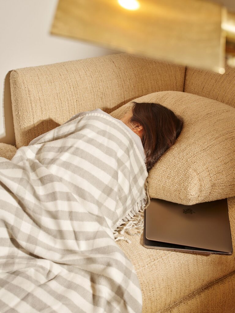 Tomar una siesta: lo que necesita saber para tener un sueño reparador